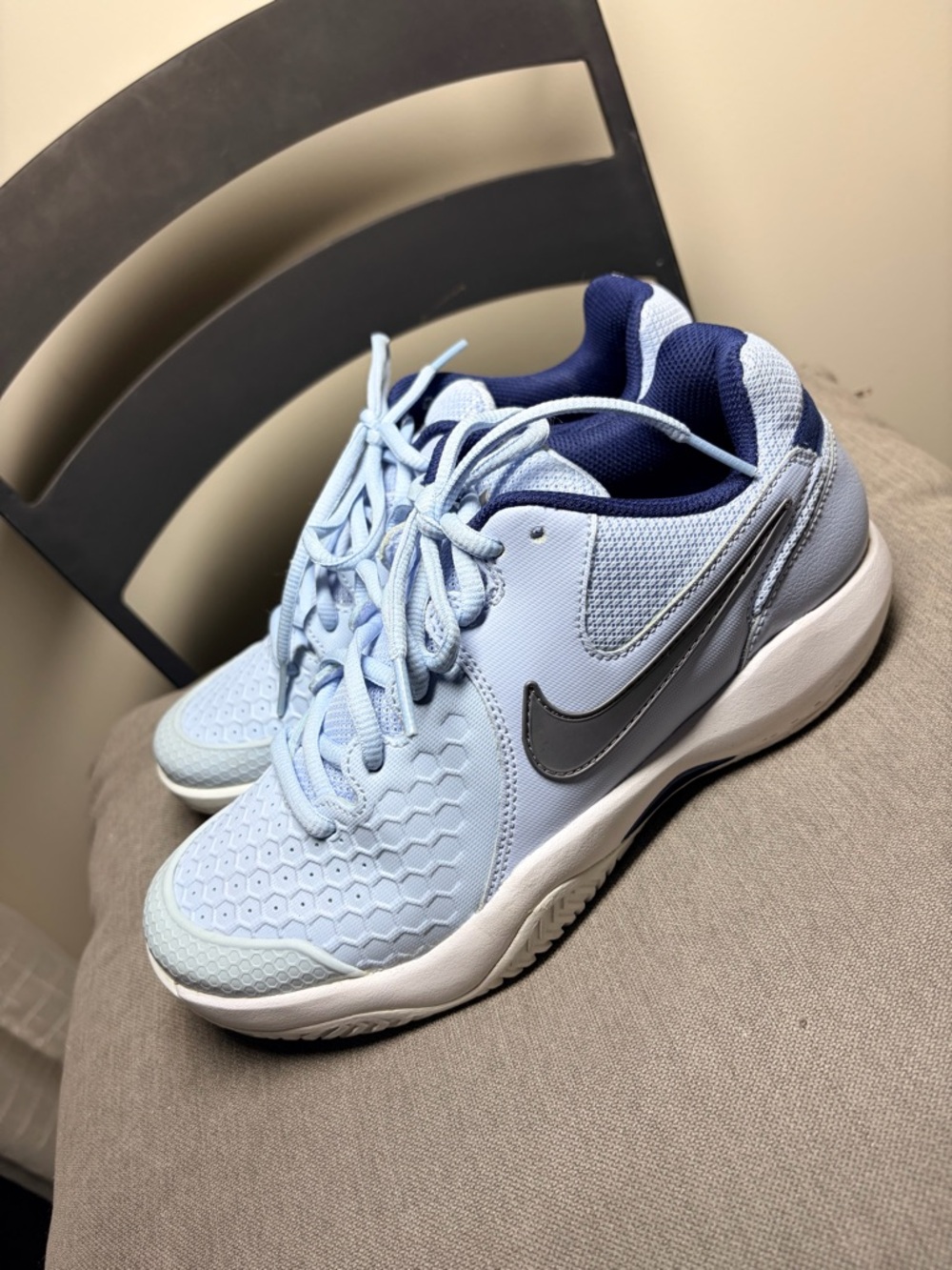 Nike Women's Light Blue and Navy Athletic Sneakers